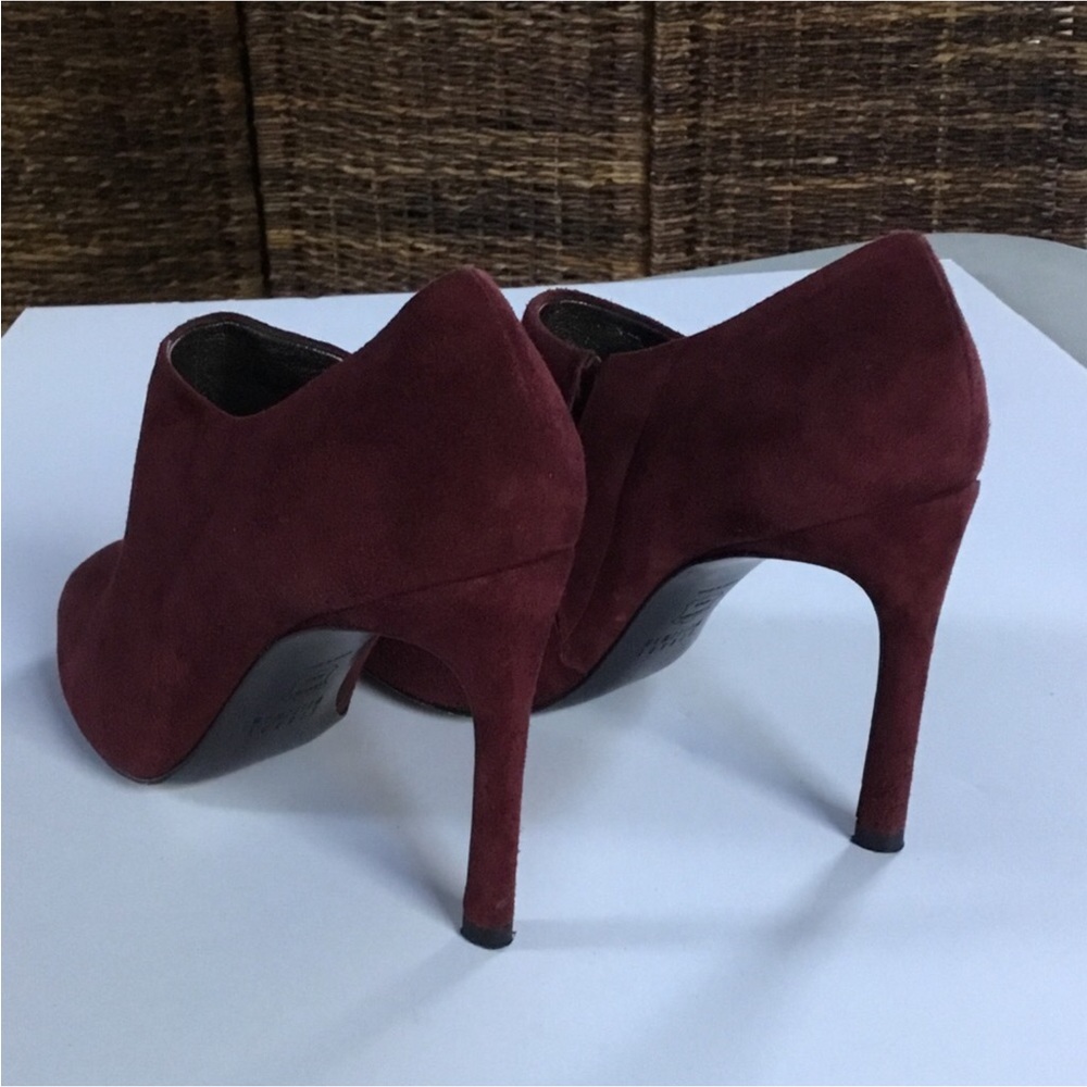 STUART WEITZMAN - Picture 8 of 15